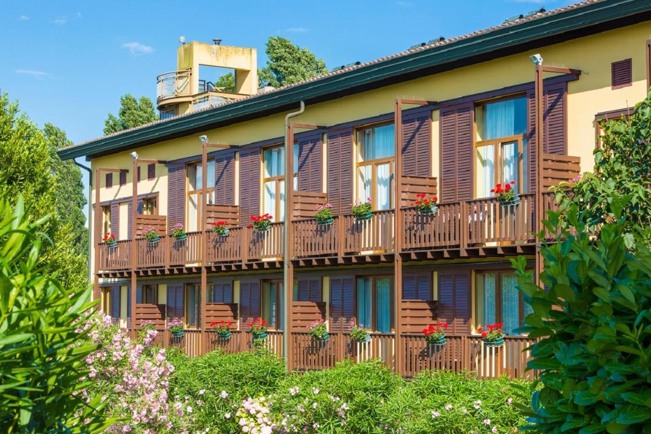 Hotel Golf Inn Lignano Sabbiadoro Exteriör bild